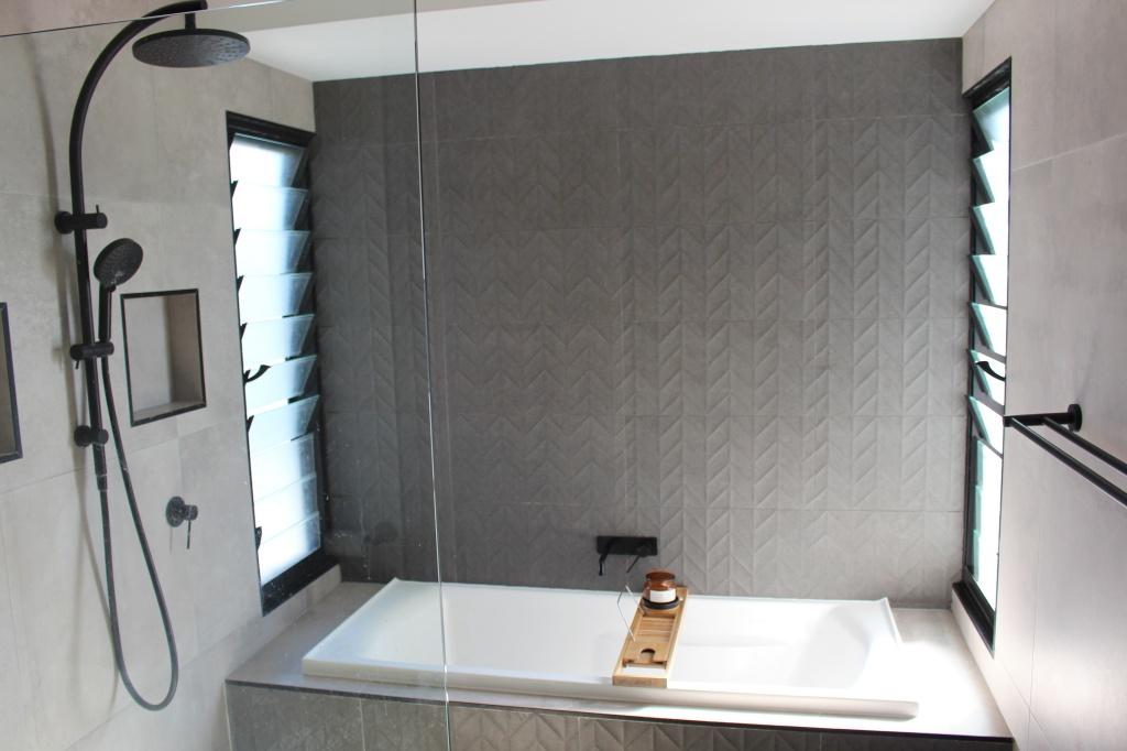 Modern shower and bath at Waterside Escape