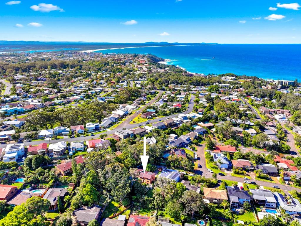 Beachside holiday rental in Port Macquarie with swimming pool, modern amenities, and spacious outdoor entertaining area. Short drive to Flynns Beach. Perfect coastal getaway for families and couples.