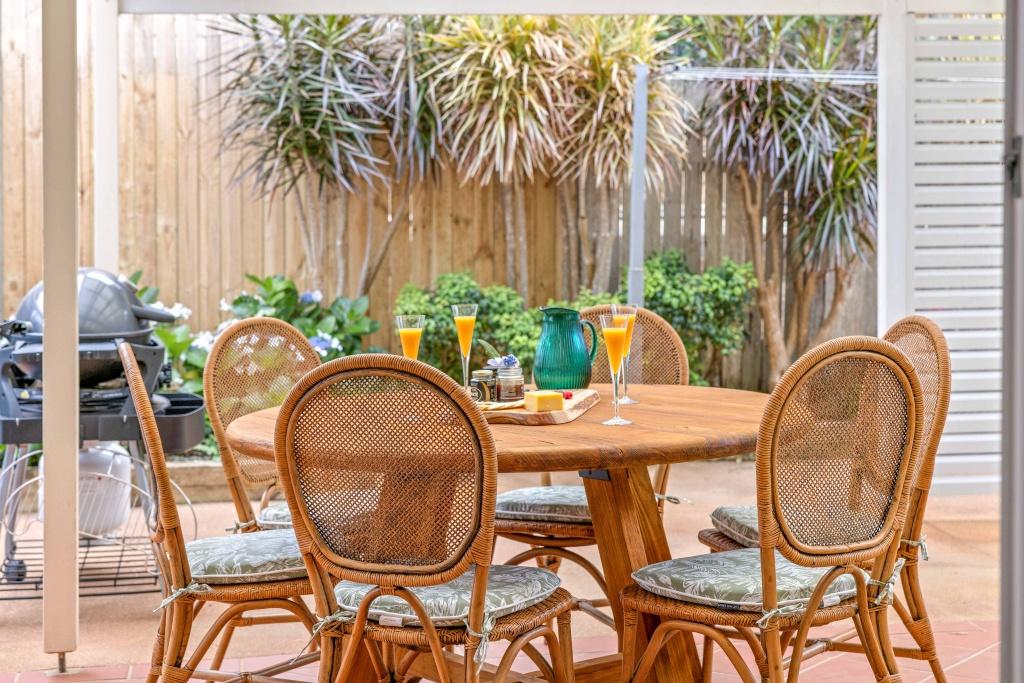 Alfresco outdoor dining Beached at Lighthouse Port Macquarie