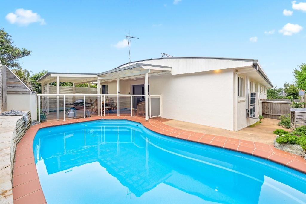 Swimming pool and alfresco dining with bbq at Beached at Lighthouse Port Macquarie