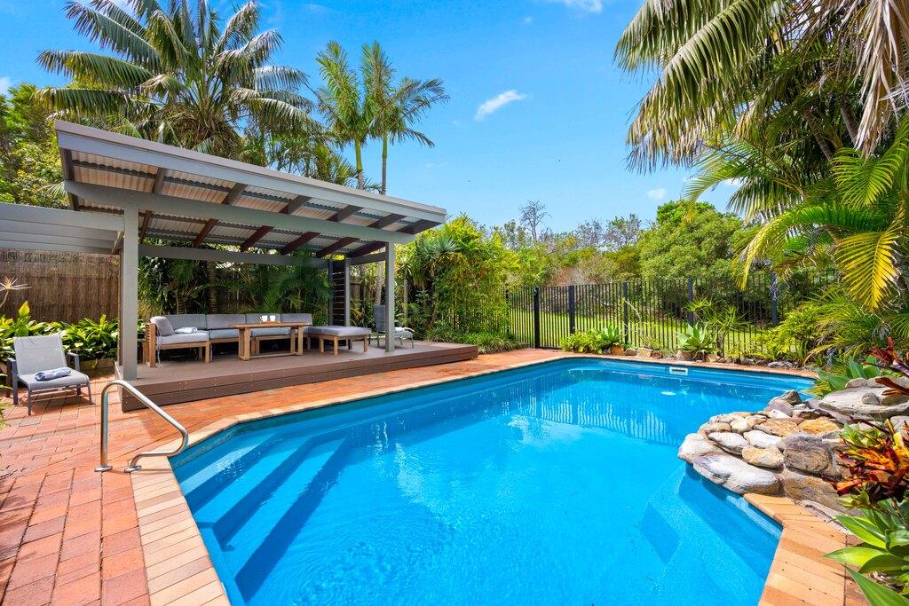 Swimming pool and outdoor living. Illalangi 