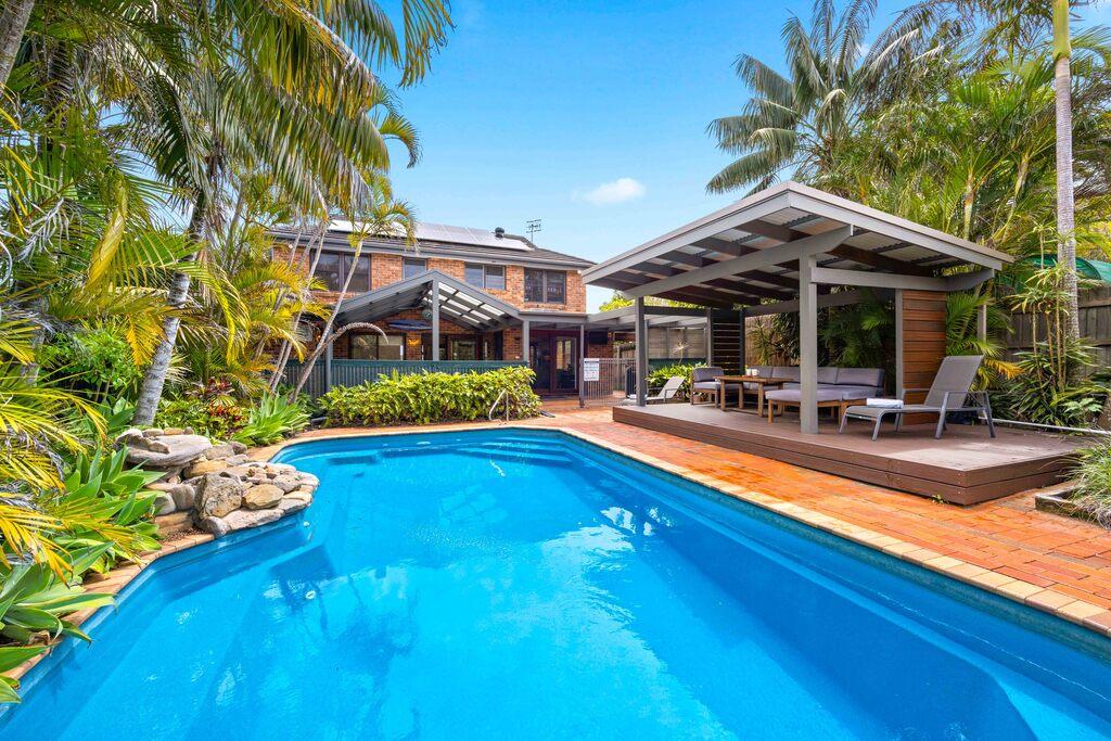 Swimming pool and outdoor living. Illalangi 