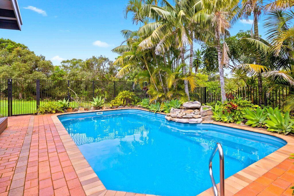 Swimming pool and outdoor living. Illalangi 